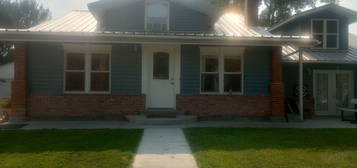 300 4th St, Burlington, WY 82411