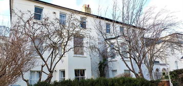 Flat to rent in Richmond Road, Brighton BN2