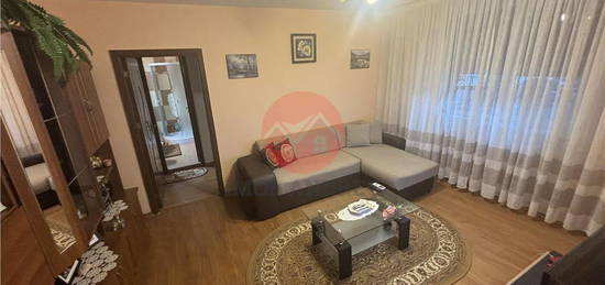 Apartament 2 camere, semidecomandat, lâng? Sala Polivalent? mobilat ?i