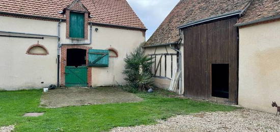 Corps de Ferme 8 pièces d'environ 220m2 sur un terrain de 5,9 ha