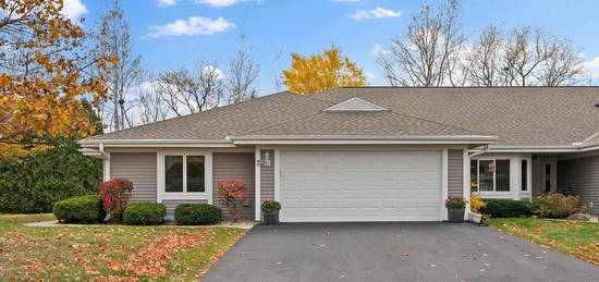 7211 West Mequon Square DRIVE, Mequon, WI 53092