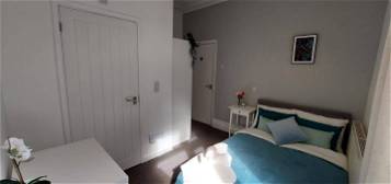 Room to rent in Lansdowne Road, Erdington, Birmingham B24