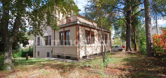 Villa plurifamiliare viale Martiri della Resistenza, Centro Storico, Spoleto