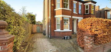 4 bedroom semi-detached house for sale