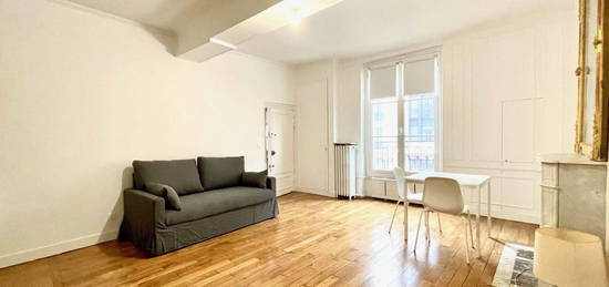 Studio meublé  à louer, 1 pièce, 33 m², Étage 2/3