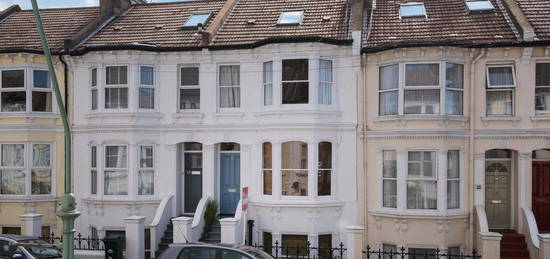 Flat to rent in Cowper Street, Hove, East Sussex BN3