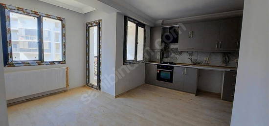 Seyrek'te Merkezi Konumda Doğalgazlı 2+1 Kiralık Sıfır Daire