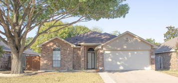 415 Wesley Ln, Duncanville, TX 75137