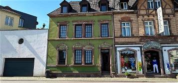 Preiswert & fantasievoll:  Historisches Stadthaus in St. Arnual!