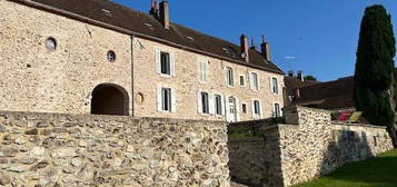 Belle et vaste demeure ancienne au cœur de la Champagne