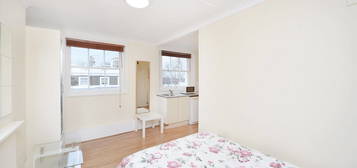 Studio to rent in Oakley Street, London SW3