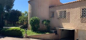 Dpt Bouches du Rhône (13), à vendre MARSEILLE 12EME ARRONDISSEMENT maison P5