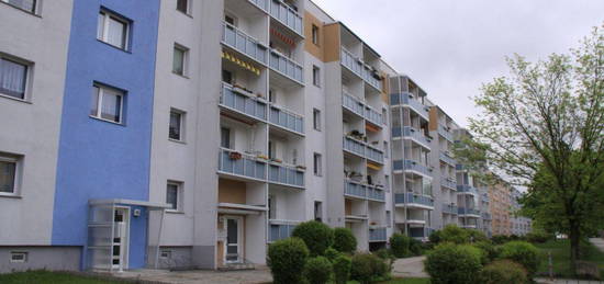 3 Raum-Wohnung mit Balkon und Aufzug