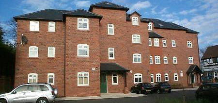 Flat to rent in Park Road, Timperley, Altrincham WA15