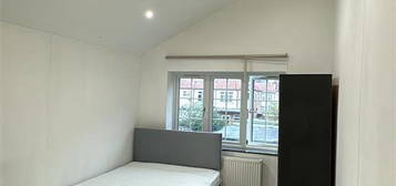 Room to rent in Fairfield Road, Edmonton, London N18