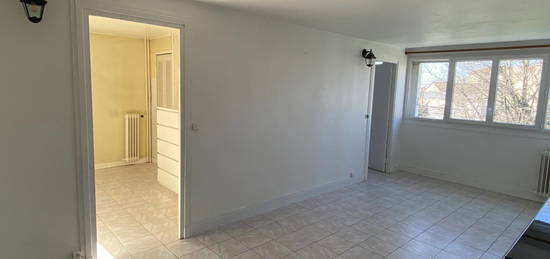 Appartement  à louer, 3 pièces, 2 chambres, 56 m²