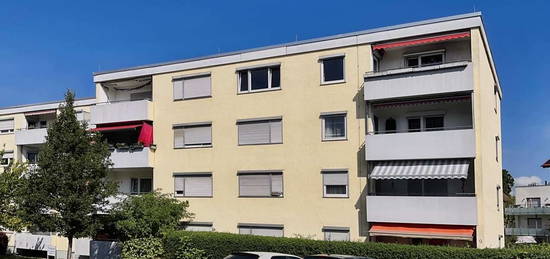 Großzügige Wohnung im 3. Obergeschoss mit  sonnigem Balkon und Einzelgarage