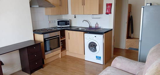 Flat to rent in Grafton Lane, Sandown PO36