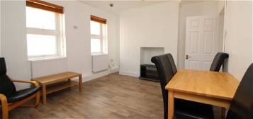 Flat to rent in West Ham, London E15