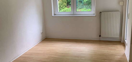 Schöne 2,5 Zimmer Wohnung mit Balkon