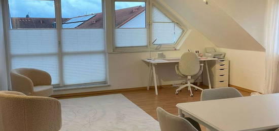 Charmante und helle 2-Zimmer-Wohnung mit Terrasse und neuer Einbauküche