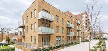 Flat to rent in Bath House Court, Smithfield Square, Hornsey N8