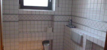 Eigentumswohnung 7 Zimmer 196 m² Ruhige Wohnlage. Preis VB