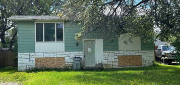4921 59th Ave, High Prairie, AB T0G 1E0