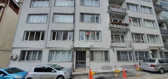 HOCA ALİZADE MAHALLESİNDE SATILIK 2+1 GİRİŞ KAT 75 m2 DAİRE