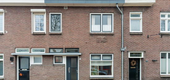 Pastoor van Beugenstraat 19