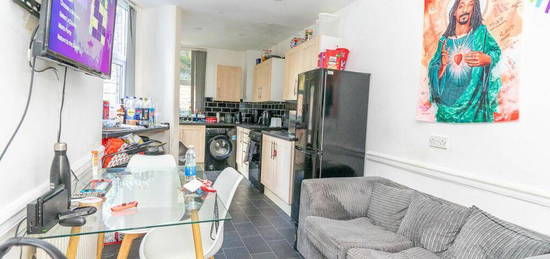 4 bedroom terraced house