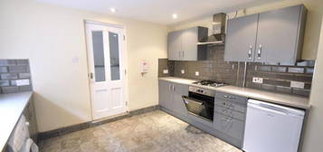 5 bedroom terraced house to rent