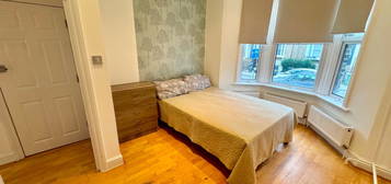 Room to rent in Room 1, Bellefields Road, Brixton, London SW9