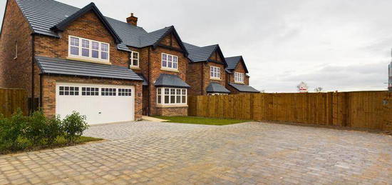 5 bedroom detached house