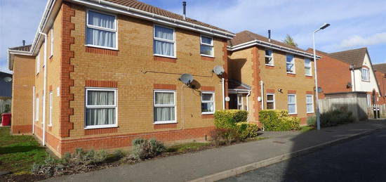 Flat to rent in Blunden Drive, Langley, Slough SL3