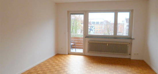 Renovierte, helle 3 Z Wohnung mit neuer EBK und zwei Balkone