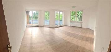 Dieses Jahr renoviert mit EBK und Balkon: Helle 3-Zimmer-Wohnung in Dietzenbach