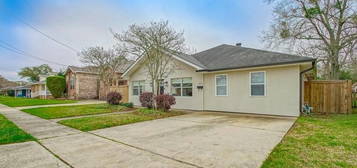 213 Diane Ave, River Ridge, LA 70123