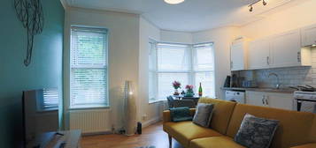 Flat to rent in Wesley Road, Southend-On-Sea SS1