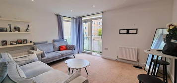 Flat to rent in Lowther Road, London N7