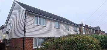 Flat to rent in Millbrook Road East, Southampton, Hampshire SO15