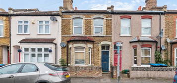 Flat for sale in Parkleigh Road, London SW19