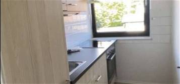 Erstbezug nach Sanierung mit Balkon und Einbauküche: Exklusive 2-Zimmer-Wohnung