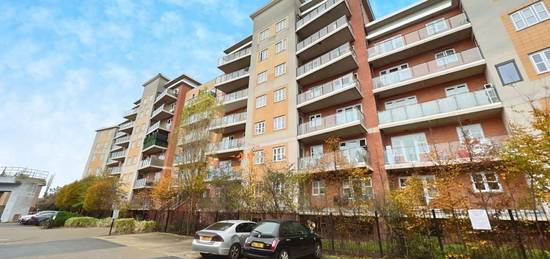 Flat to rent in Stanley Road, Harrow HA2