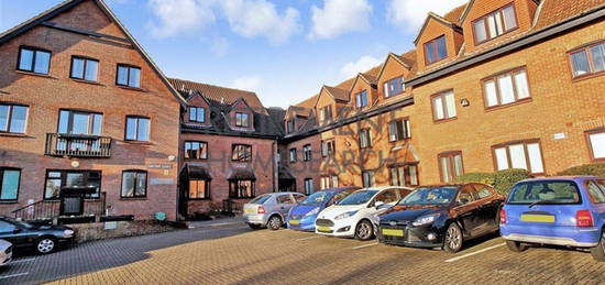 Flat to rent in Sawyers Court, Shenfield CM15