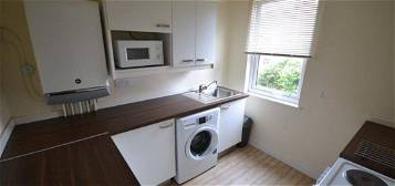 Flat to rent in Adderley Road, Leicester LE2