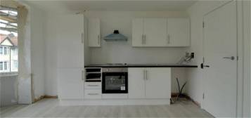 Flat to rent in Thornhill Gardens, Barking IG11