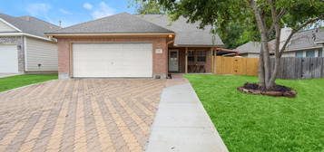 139 Snug Harbor Dr, Conroe, TX 77356