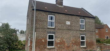 2 bedroom detached house