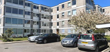 Flat to rent in Queens Ride, Barnes, London SW13